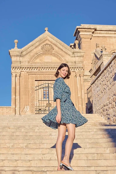 Çiçek Desenli Truvakar Kollu Elbise - Resim 6