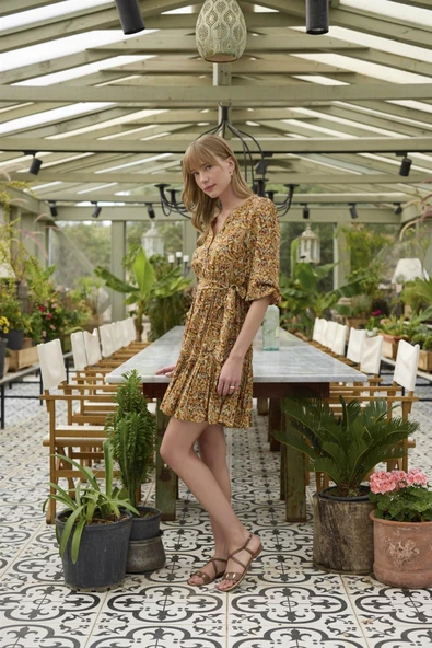 Çiçek ve Yaprak Desenli Kuşaklı Elbise - Resim 2