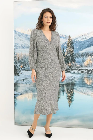 Desenli Uzun Kollu Saten Elbise ürün görseli