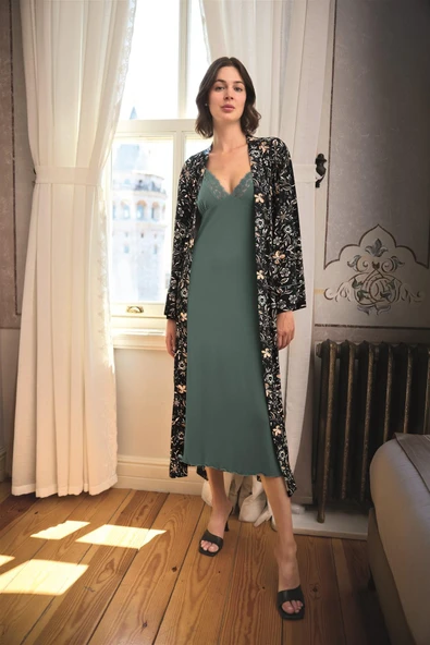 Çiçek ve Yaprak Desenli Dantelli ve Dekolteli Büyük Beden Sabahlık Takımı ürün görseli