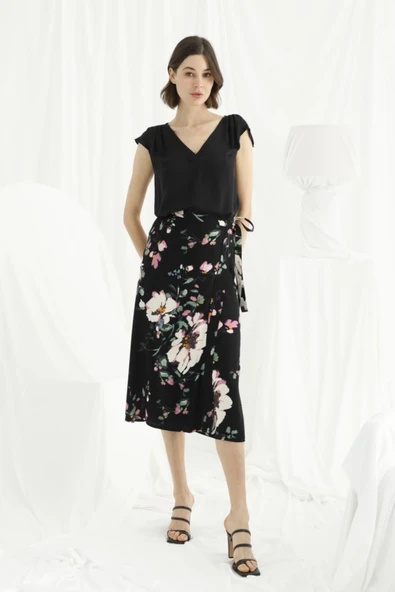 Çiçek ve Yaprak Desenli Saten Etek Takımı - Resim 4