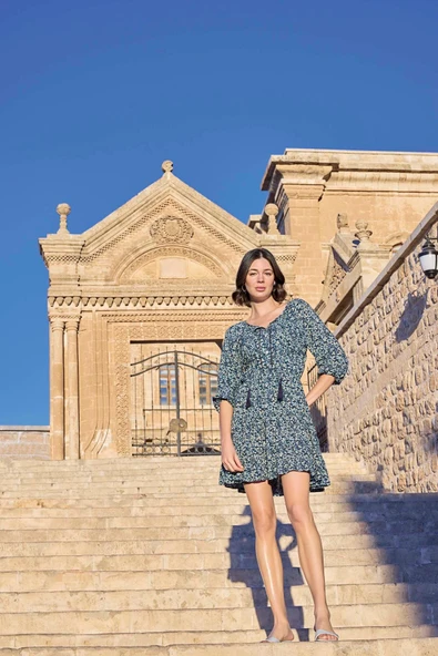 Çiçek Desenli Truvakar Kollu Elbise ürün görseli