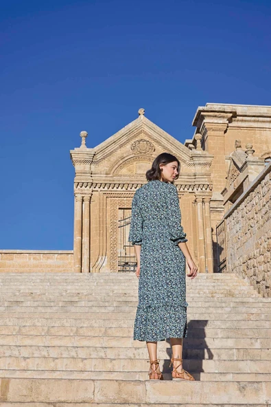 Çiçek Desenli Truvakar Kollu Elbise - 4