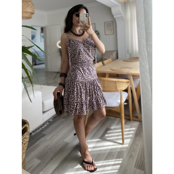 Lucky Life Kadın Askılı V Yaka Beli Pileli Leopar Desen Eteği Fırfırlı Süprem Elbise - 4