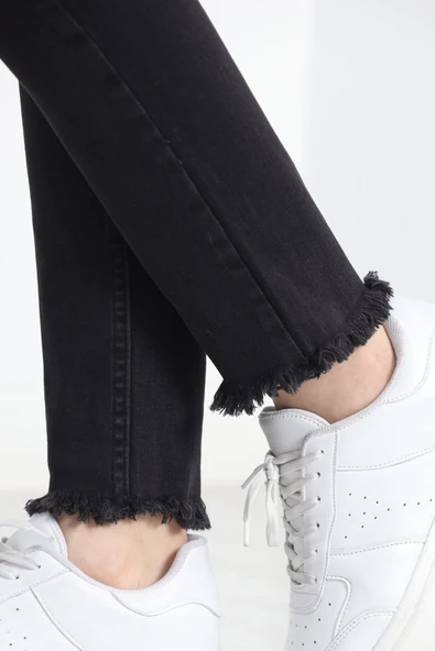 Paça Püsküllü Dar Paça Kot Pantolon Siyah - Resim 4