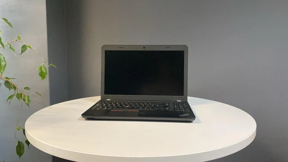 Lenovo Thınkpad E560 Notebook İ5 6200U 8Gb Ddr3L 240Gb Ssd Dvd-Rw 15.6'' Hd C Laptop 2.El ürün görseli