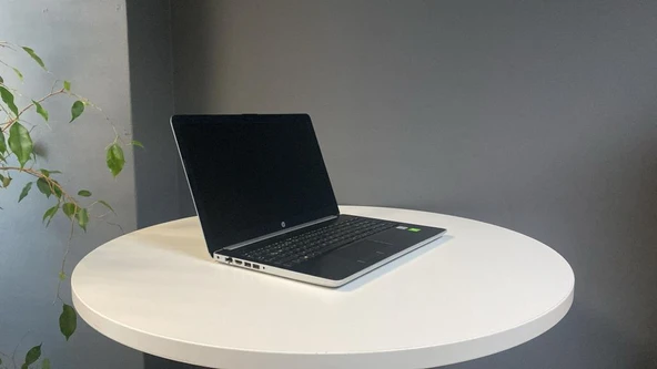 Hp 15-Da2026Nt Notebook İ5 10210U 8Gb Ddr4 256Gb M2 Ssd 2Gb Mx110 15.6"Fhd C Laptop 2.El - Resim 2