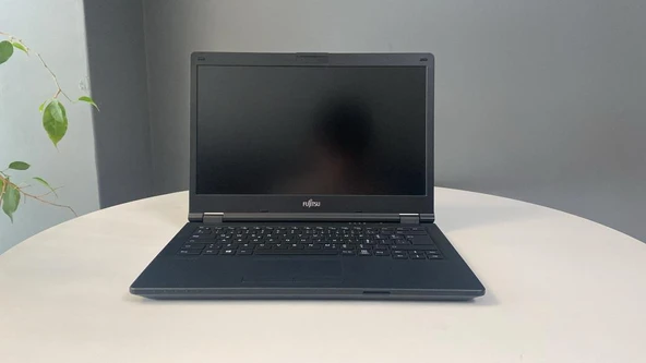 Fujıtsu Lıfebook E548 Me14A Notebook İ5 7200U 8Gb Ddr4 256Gb M2 Ssd 14'' Fhd Ips Bx Laptop 2.El ürün görseli