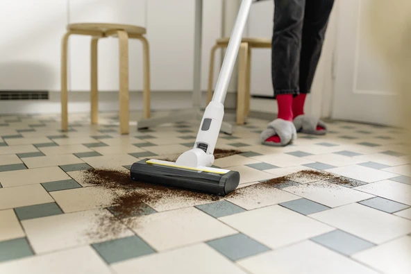 Karcher KVA 2 Şarjlı Dikey Süpürge - 3