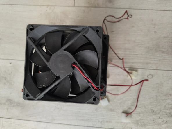 2.EL  KARIŞIK MARKA 12 CM MOLEX FAN