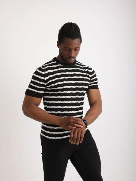 Erkek Siyah Desenli Triko Tişört – Kısa Kollu, Slim Fit - 4