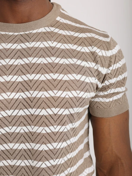 Erkek Bej Desenli Triko Tişört – Kısa Kollu, Slim Fit - Resim 2