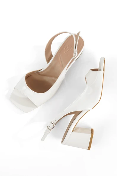 Nino Beyaz Rugan Kalın Topuklu Sandalet Küt Burunlu Ayakkabı