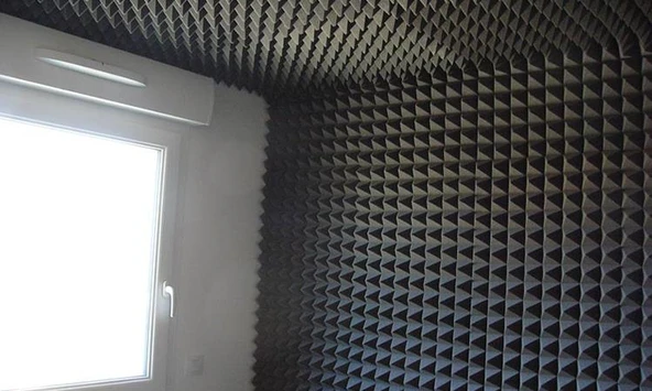 Yanmaz Akustik Piramit Sünger 50mm 50Dns 100cm x 100cm - 2