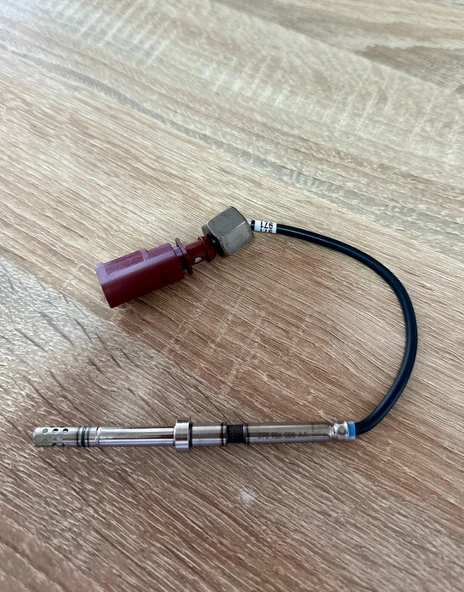 ORJİNAL EGZOZ SICAKLIK SENSÖRÜ ( KURUM PARÇACIK FİLTRE ÖNCESİ ) CRAFTER 2.5 BJM BJK 070906088AA  070906088B ürün görseli 1