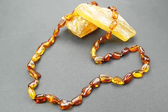 Saray Zarafeti Doğal Kesim Damla Kehribar Yetişkin Kolye ürün görseli 1