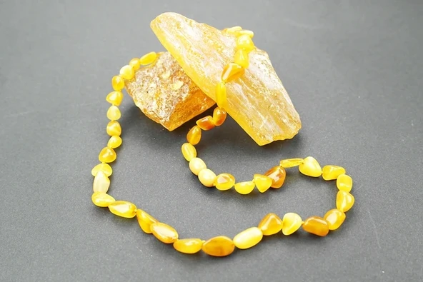 Kızarmış   Doğal Kesim Damla Kehribar Yetişkin Kolye ürün görseli 1