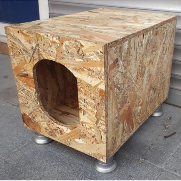 Lüx Dış Mekan Yağmura Ve Soğuğa Dayanıklı Plastik Ayaklı Osb Kedi Evi ürün görseli