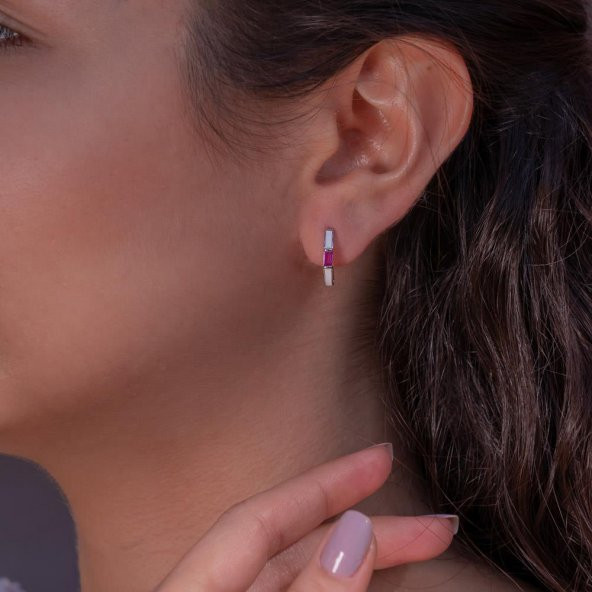 Kırmızı Baget Taşlı Beyaz Mineli Rodyumlu 925 Ayar Gümüş Halka Küpe - Resim 2