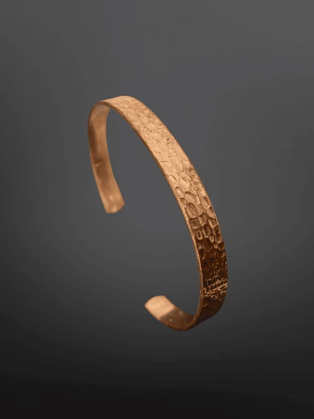 Antik Model Desenli Çekiçlenmiş Dokulu Parlak ve Şık Bakır Bileklik | Geleneksel Şıklık ürün görseli 1