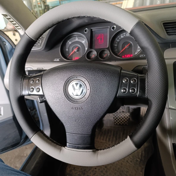 DİKİŞLİ DİREKSİYON KILIFI NOKTALI DERİ GRİ DERİ SİYAH DİKİŞLİ VW PASSAT İÇİN 2006-2012
