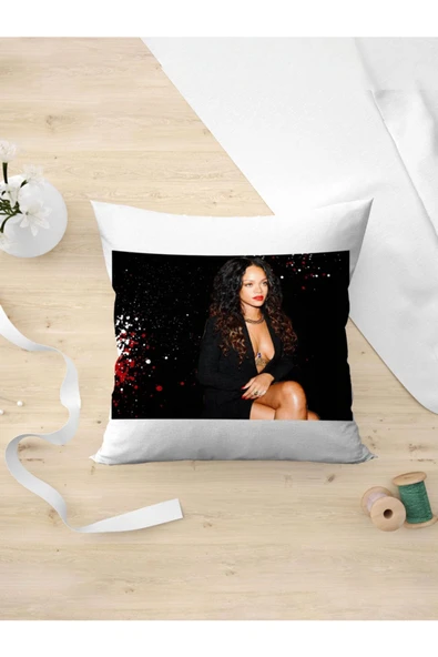 Panorama Ajans Rihanna Güzel Konser Kıyafet Yastık Kılıfı ürün görseli 1