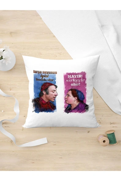 Panorama Ajans Yeşil Çam Diyologları Turşu Suyu Adile Naşit Ve Minür Özkul Özel Tasarım Yastık Kılıfı ürün görseli 1