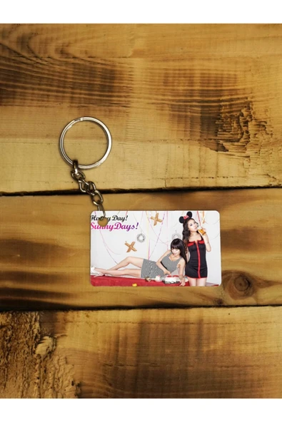Panorama Ajans Koreli Kızlar Mutlu Günler Ince Metal Anahtarlık - 1