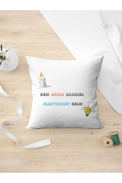 Panorama Ajans Komik Sözlü Elektrikler Geldi Tasarım Oda Dekoru Arkadaşa Kişiye Hediyelik Yastık Kılıfı ürün görseli