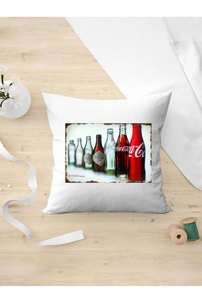 Panorama Ajans Retro Severlere Arkadaşa Kişiye Oda Dekoru Coco Cola Şişeleri Kırmızı Yastık Kılıfı ürün görseli 1