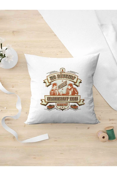 Panorama Ajans Yeşil Çam Film Severlere Çiçek Baas Filminden Kesit Tasarım Oda Dekoru Arkadaşa Yastık Kılıfı ürün görseli