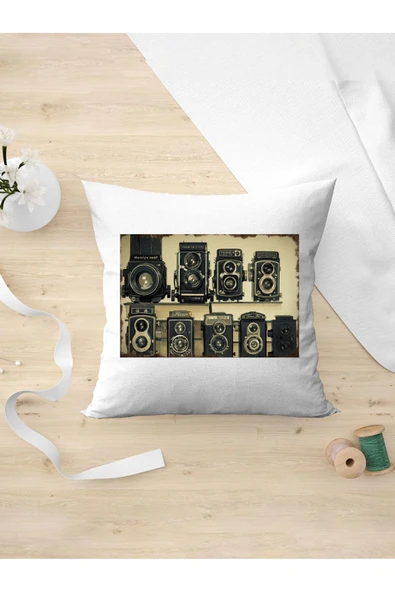 Panorama Ajans Retro Severlere Eski Fotoğraf Makinesi Kişiye Arkadaşa Hediyelik Oda Dekoru Yastık Kılıfı ürün görseli