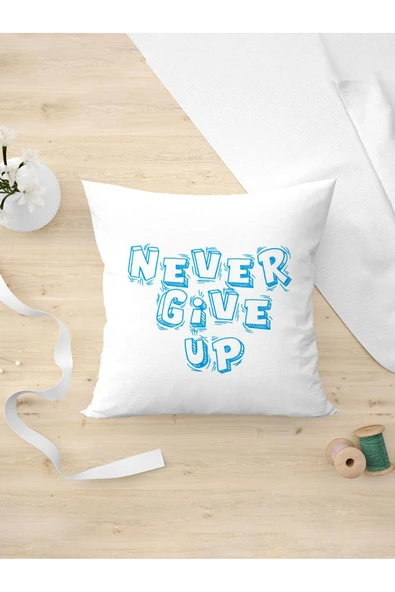 Panorama Ajans Komik Sözlü Giderli Never Give Up Tasarım Oda Dekoru Arkadaşa Kişiye Hediyelik Yastık Kılıfı ürün görseli