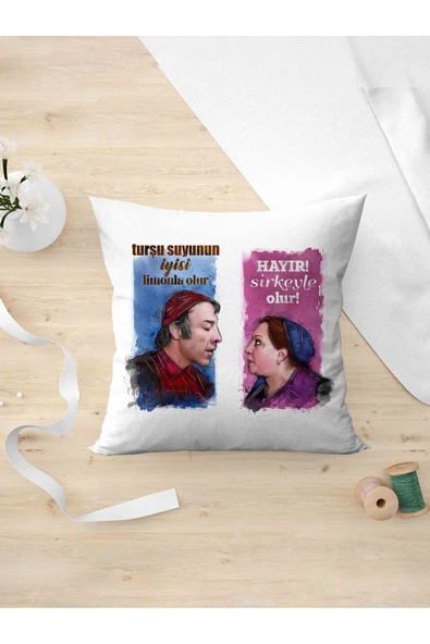 Panorama Ajans Yeşil Çam Film Severlere Neşeli Günlerden Tasarım Oda Dekoru Arkadaşa Kişiye Hediyelik Yastık Kılıfı ürün görseli 1