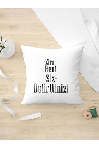 Panorama Ajans Komik Sözlü Giderli Beni Siz Delirttiniz Umrumda Tasarım Oda Dekoru Arkadaşa Kişiye Yastık Kılıfı ürün görseli