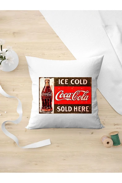 Panorama Ajans Retro Severlere Arkadaşa Kişiye Oda Dekoru Coco Cola Yazılı Kırmızı Yastık Kılıfı ürün görseli