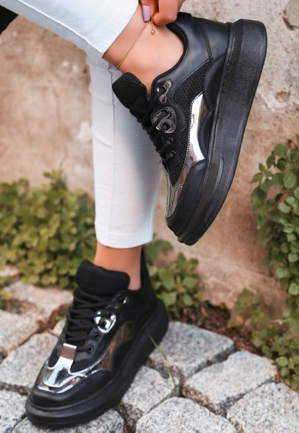 Foni Siyah Cilt Platin Detaylı Spor Ayakkabı