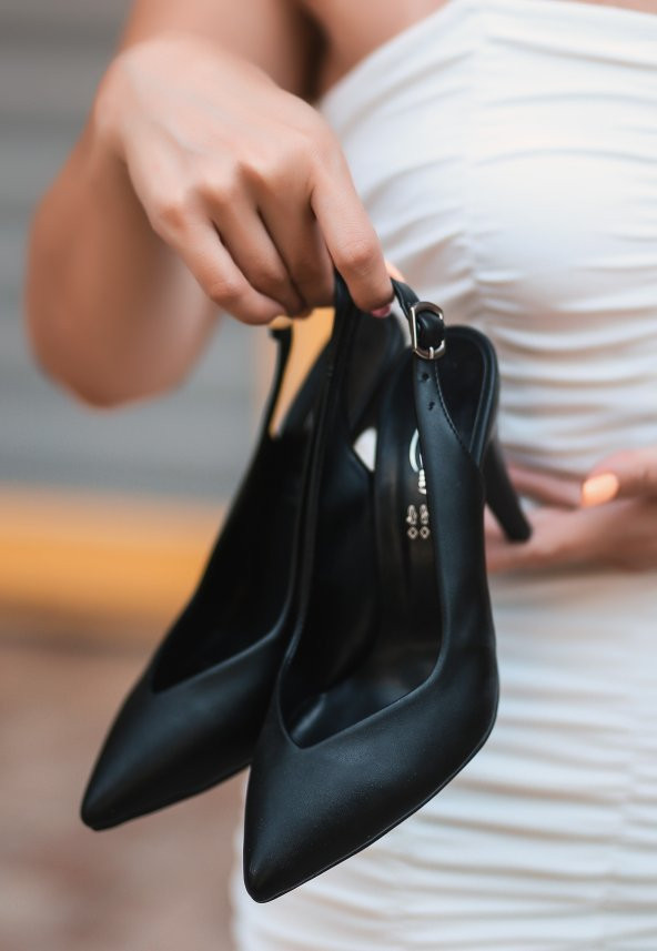 Gomi Siyah Cilt Topuklu Ayakkabı