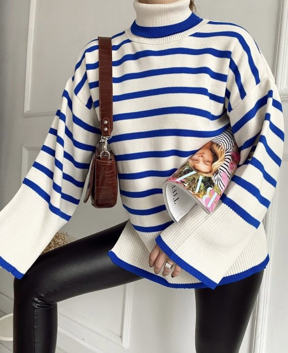 Kadın mavi çizgili boğazlı triko kazak