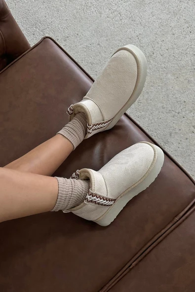 Sivarro MİNİ BEJ SÜET ETNİK DESENLİ DÜZ TABAN İÇİ KÜRKLÜ KADIN BOT - Resim 2