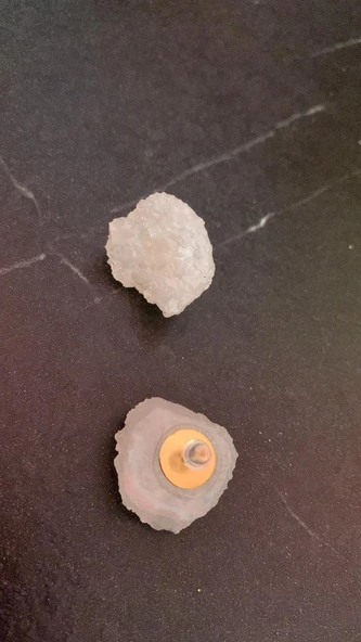 Sedefli Beyaz Renkli Kristal Şekil Gold Aksesuarlı Epoksi Küpe El Yapımı Hediyelik - Resim 2