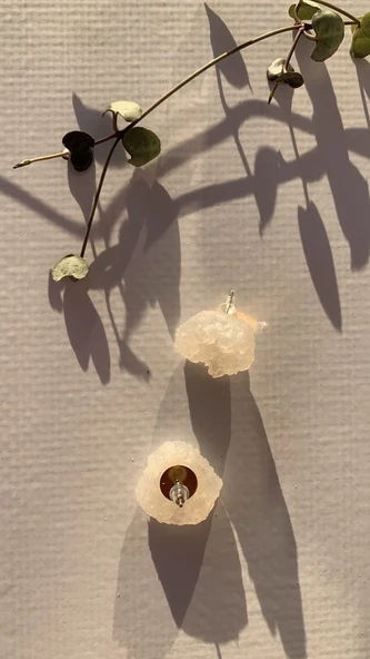 Sedefli Beyaz Renkli Kristal Şekil Gold Aksesuarlı Epoksi Küpe El Yapımı Hediyelik - Resim 7