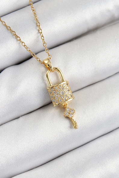 Zirkon Taşlı Kilit Ve Sallantılı Anahtar Model Gold Renk Kadın Kolye - EBJ250711W36520 ürün görseli