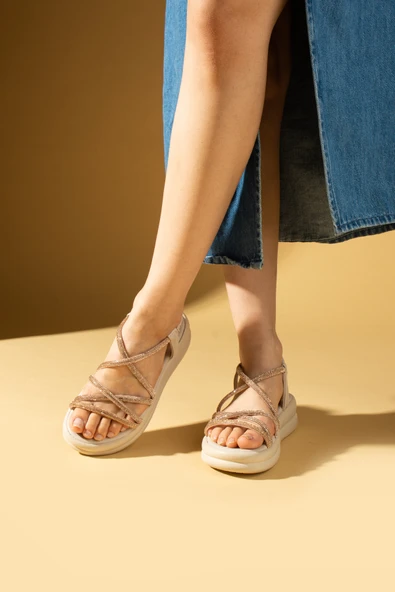 Pembe Potin Parlak Taş Detaylı Yüksek Taban Arkası Lastikli Kadın Sandalet 57-285-24 - Resim 8