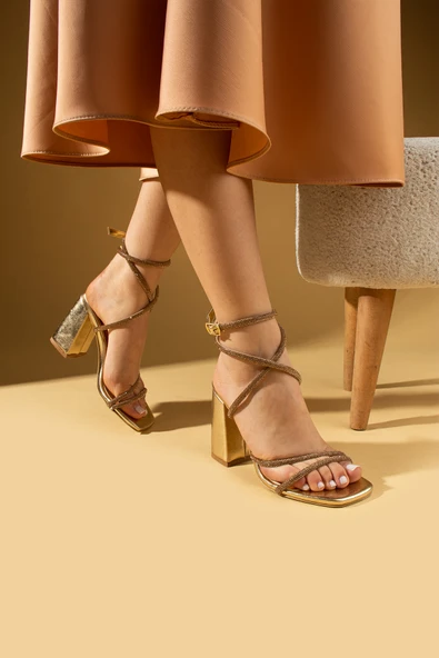 Pembe Potin Çapraz Bantlı Taşlı Tokalı Kalın Topuklu Kadın Ayakkabı 001-897-25Rugan - Resim 9