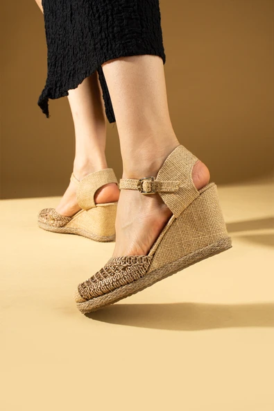 Pembe Potin Hasar Sargılı Dolgu Topuklu Dantel Detaylı Kadın Sandalet 69-74-24 - Resim 9