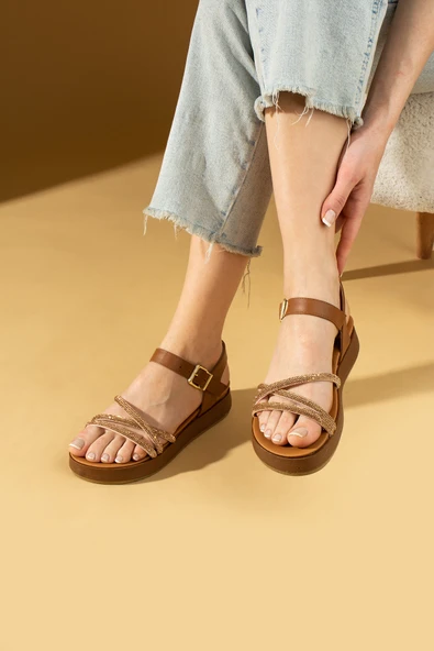 Pembe Potin 3 Bant Taş İşlemeli Kalın Taban Tokalı Kadın Sandalet 70-0234-24 - Resim 4