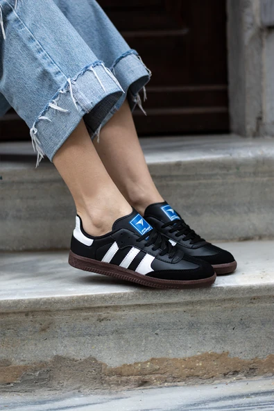 Pembe Potin Bağcıklı Comfort Taban 3 Şeritli Kadın Sneaker 001-1009-SiyahBeyaz ürün görseli