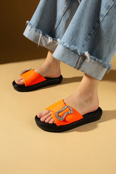 Pembe Potin Parlak Taşlı Toka Detaylı Comfort Taban Kadın Terlik 59-73-25 - Resim 3