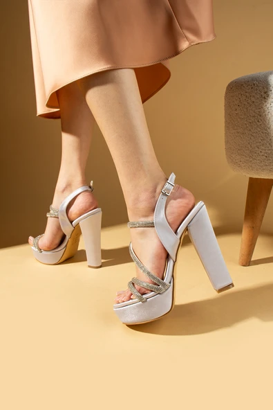 Pembe Potin Yüksek Topuklu Platformlu 3 Bantlı Kristal Taşlı Kadın Ayakkabı 018-220-24Saten - Resim 3